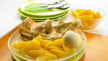 Karamellisierte Orangen mit gebackenen Zimt-Tortilla-Streifen