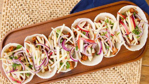 Soft Tacos mit Schweinefleisch-Apfel Füllung